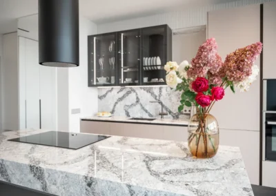 Marble countertop with large flowing vein pattern moving in the same direction across the room.