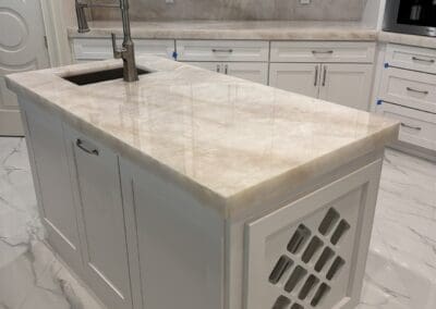 Cristallo Extra Quartzite countertops for kitchen island